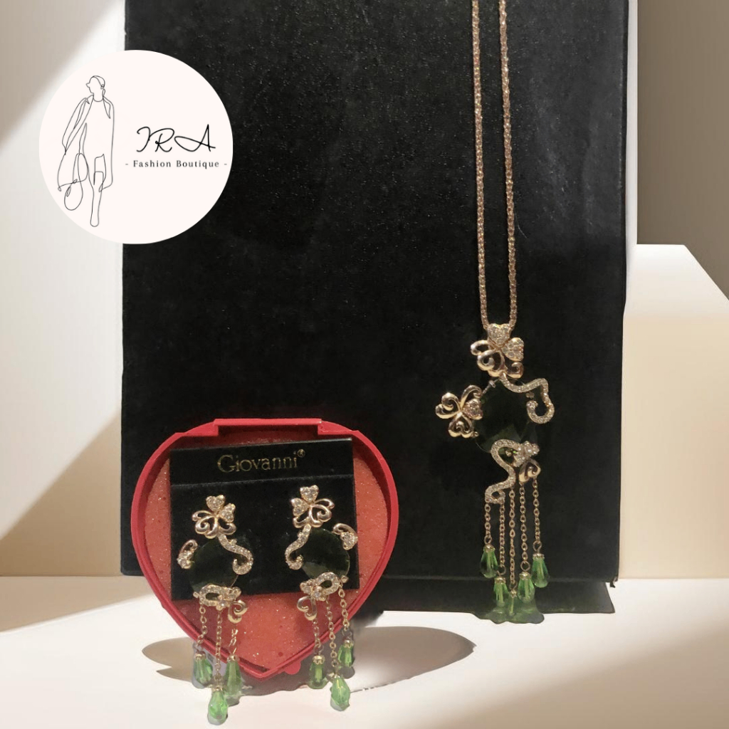 One Set Aksesoris - Hazel Giovanni