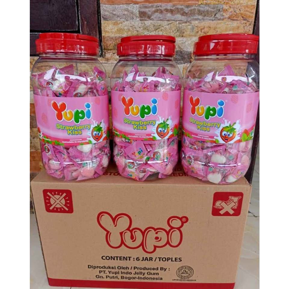 

Permen Yupi Strawberry Kiss Jar 300 gram Toples