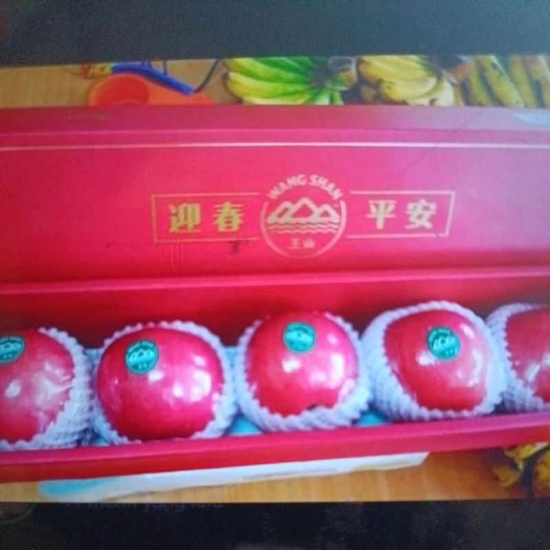 

Hampers Tahun Baru Imlek Hampers Buah apel parcel