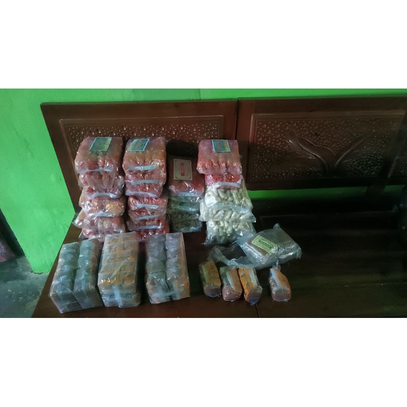 

aneka makanan ringan