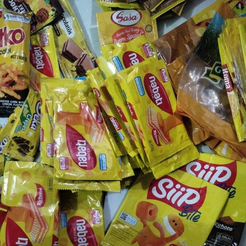 

ECERAN. Bungkus Snack /Kemasan bekas NUANSA KUNING. Harga mulai @Rp.100,-. Nuansa warna lain ada di keranjang yang lainnya.