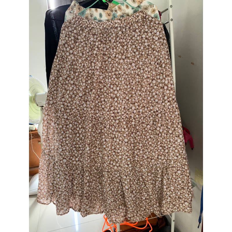 global uniqlo tiered flower skirt brown