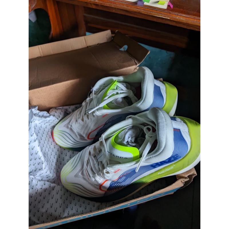 Sepatu running 910 Haze Tempo