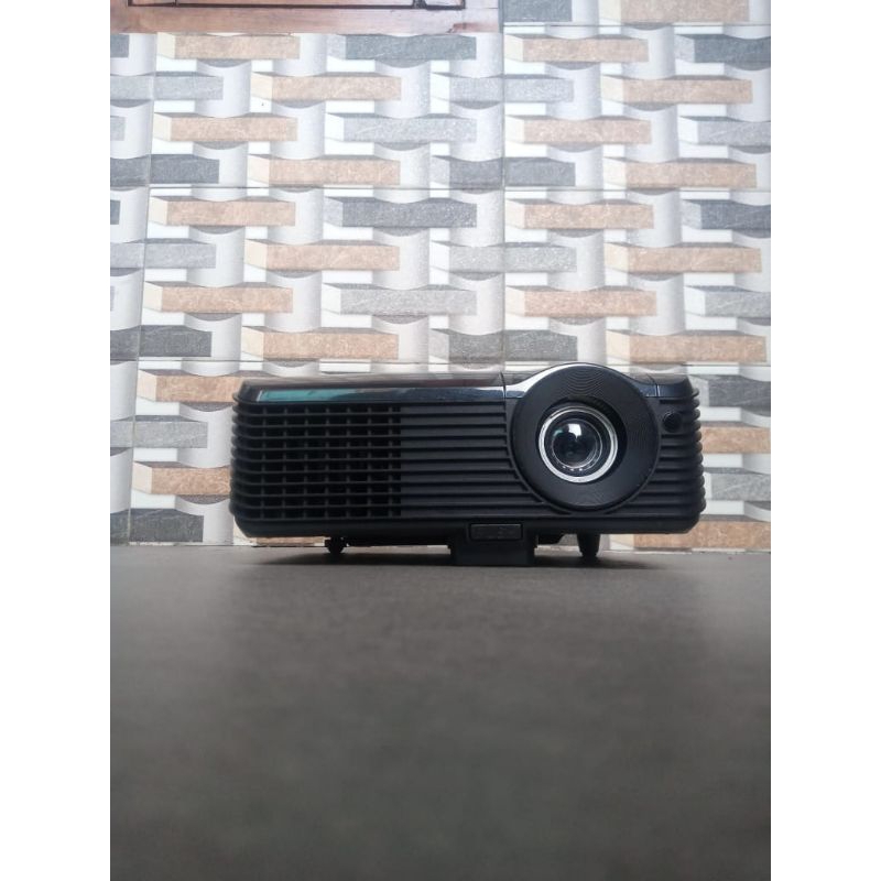 Proyektor inFocus in104 second/bekas kondisi sangat baik