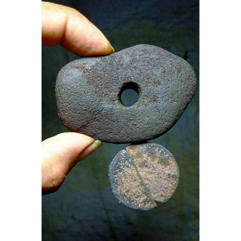 batu nempel magnit meteorit bolong