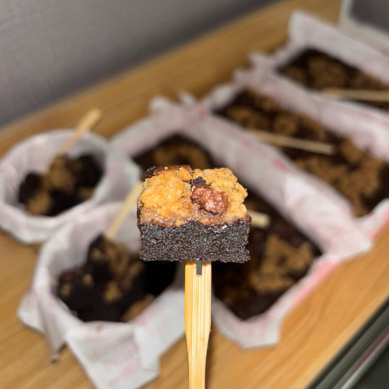 

SIGNATURE BROOKIES | Brownies Cookies by Qoqo.CookedBaked