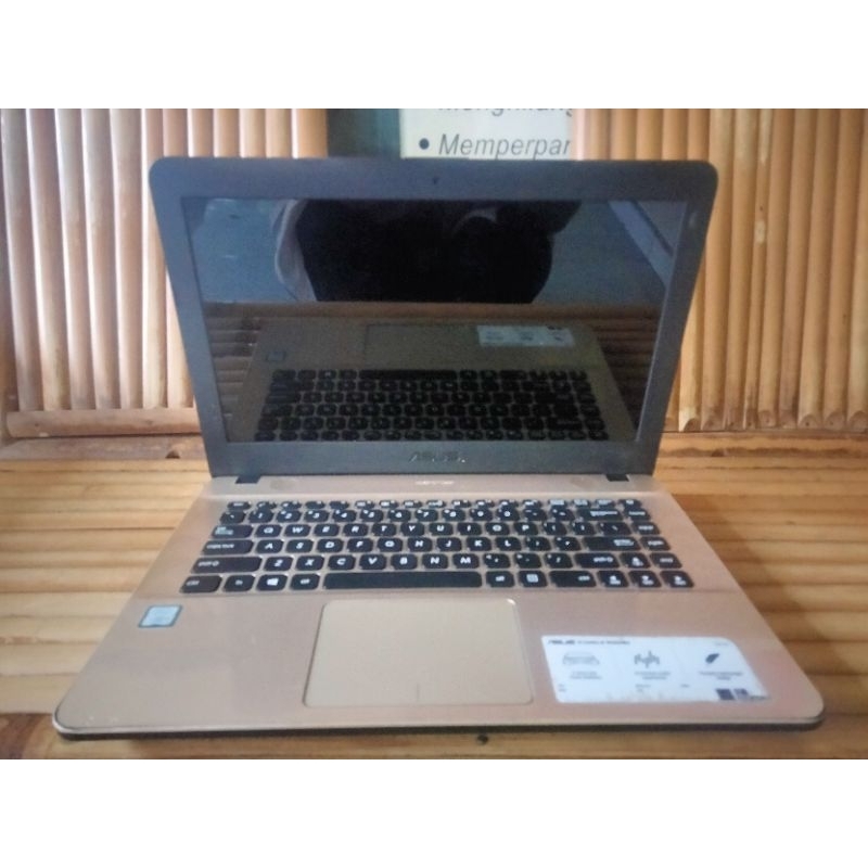 Laptop high kencang Asus x441ua/core i3 gen6 ram4gb/ssd 128gb + HDD 500gb/VGA intel 620