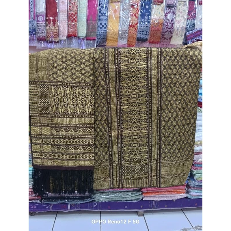 SONGKET TUMTUMAN TTS BENANG BIASA WARNA GOLD HITAM.