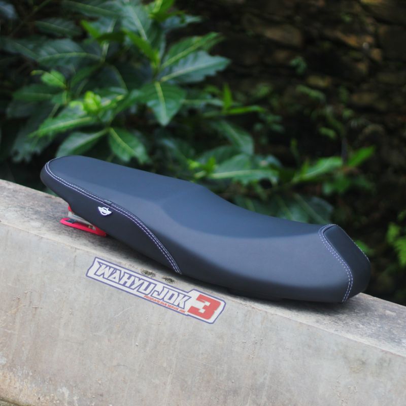 JOK SUPRA X 125 FI INJEKSI MB TECH - Jok supra x 125 Fi model seset paha kulit mb tech CARRERA - jok