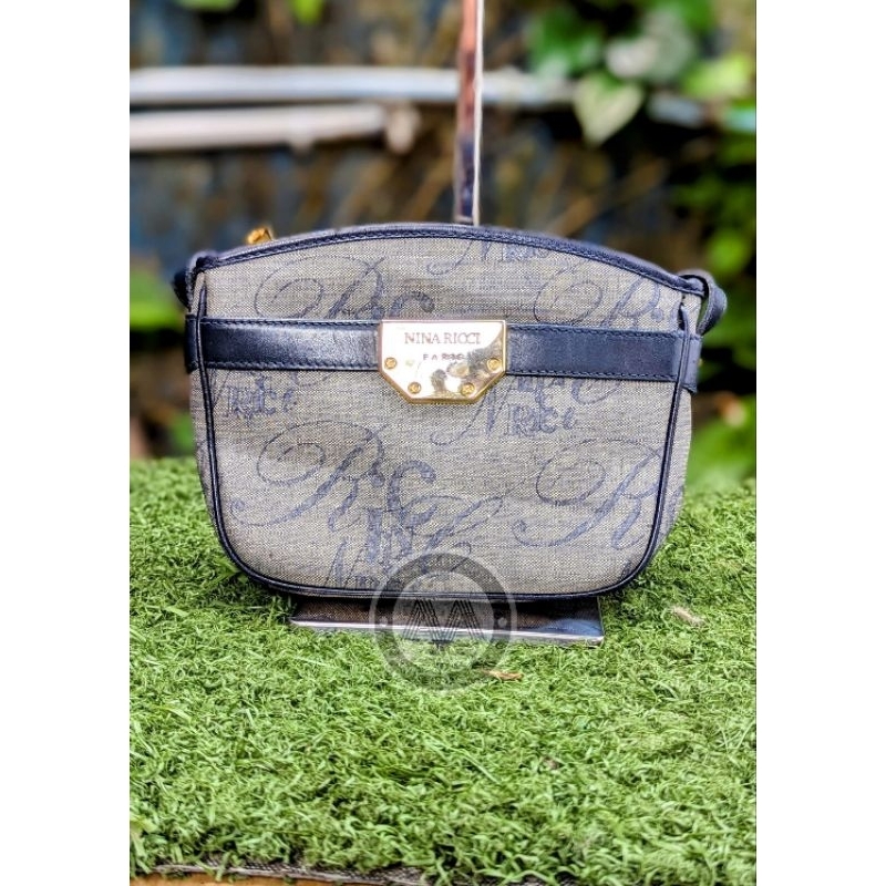 [From Japan] Vintage and authentic Nina Ricci cross-shoulder bag (free Nina Ricci vintage handkerchi