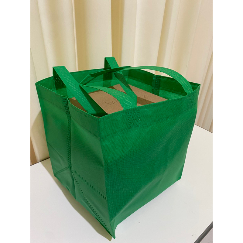 

(1 PACK = 60 PCS) GOODIE BAG TAS HAJATAN 22x22 CM TINGGI 28 CM / TAS SPUNBOND / GOODIEBAG / TAS NASI BOX / TAS HANTARAN / TAS SPUNBOND TERMURAH