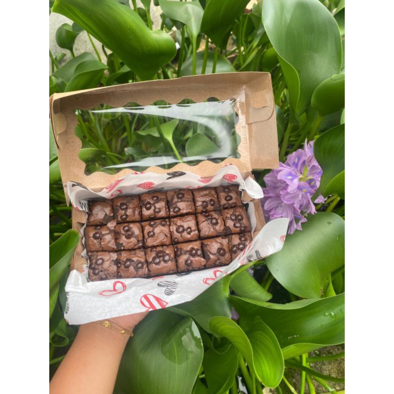 

brownies fudgy 20x10 ada 18 potong