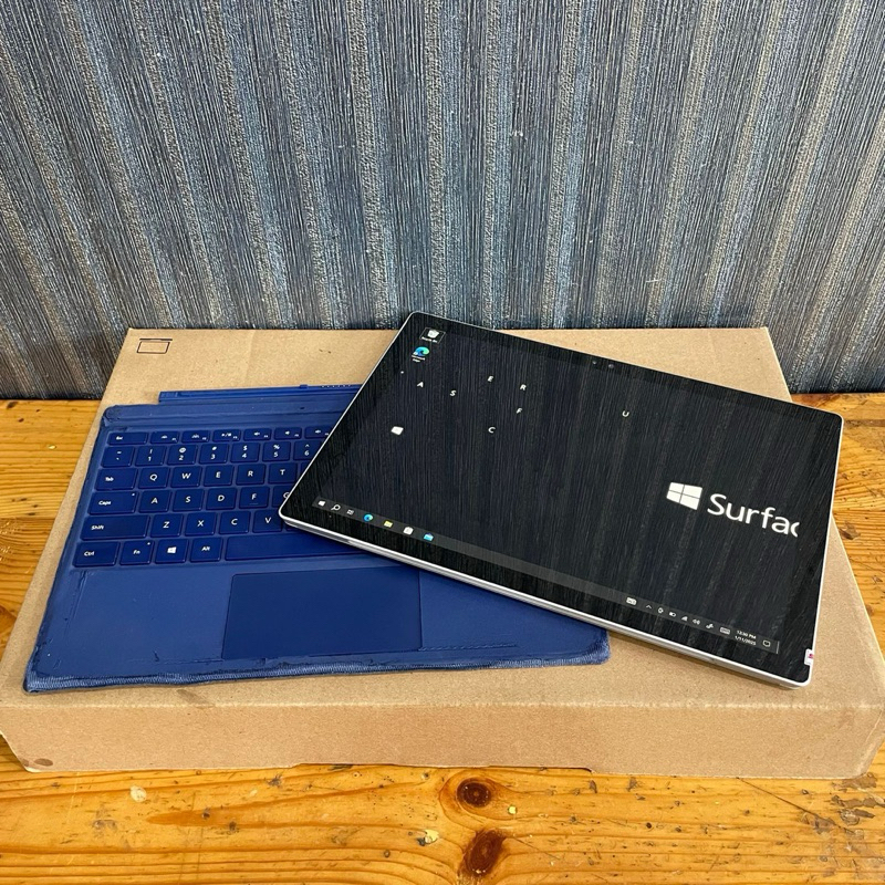 Surface Pro 4 Intel Core i5-6300U, HD Graphics 520, Ram 8/256Gb(ssd), Touchscreen, Layar Flip 360° B