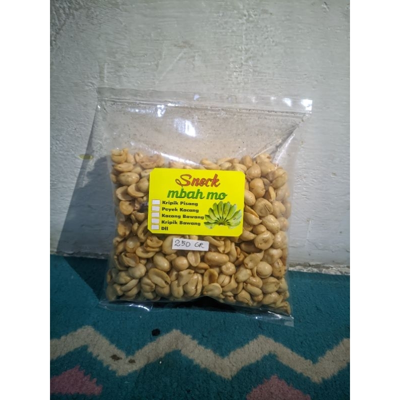 

kacang bawang gurih berat 250gram dan 500gram