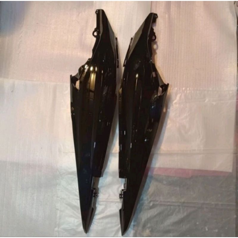 Bodi belakang kanan kiri Revo fit FI injeksi Hitam