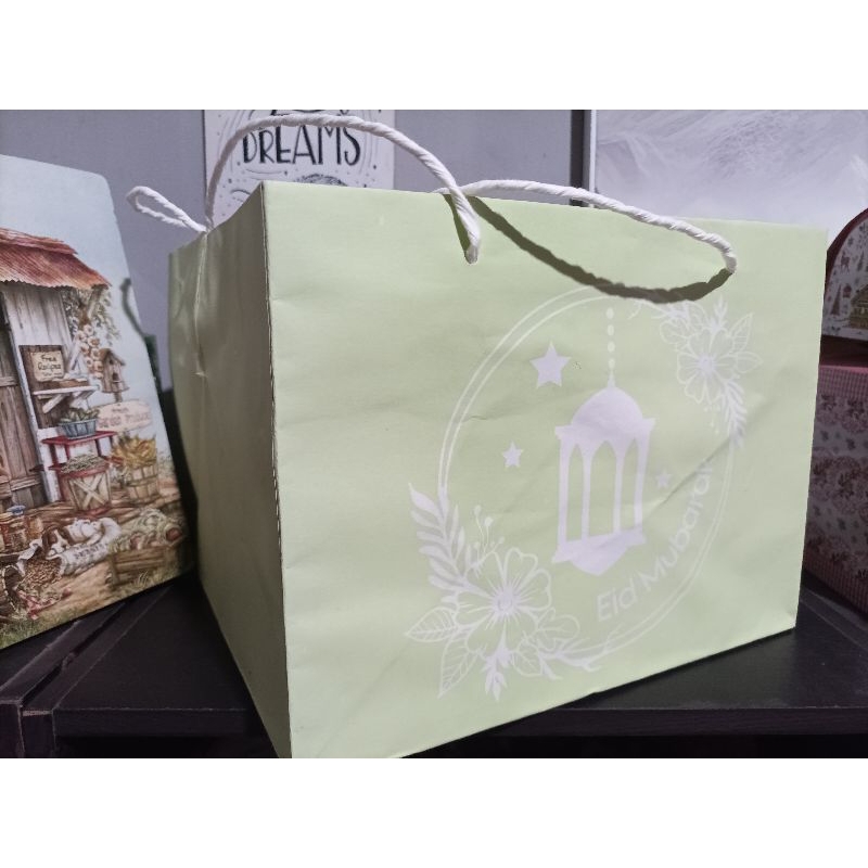 

Paperbag eid mubarak 27-27-20cm @10pcs free hangtag
