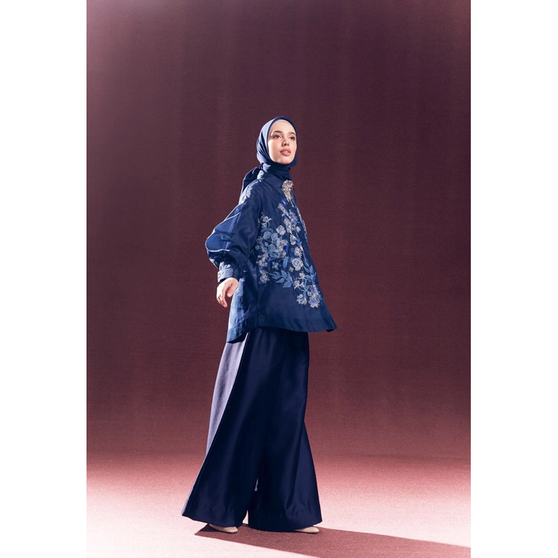 NEW RATARI TOP NAVY SIZE S/M RIAMIRANDA SIGNATURE