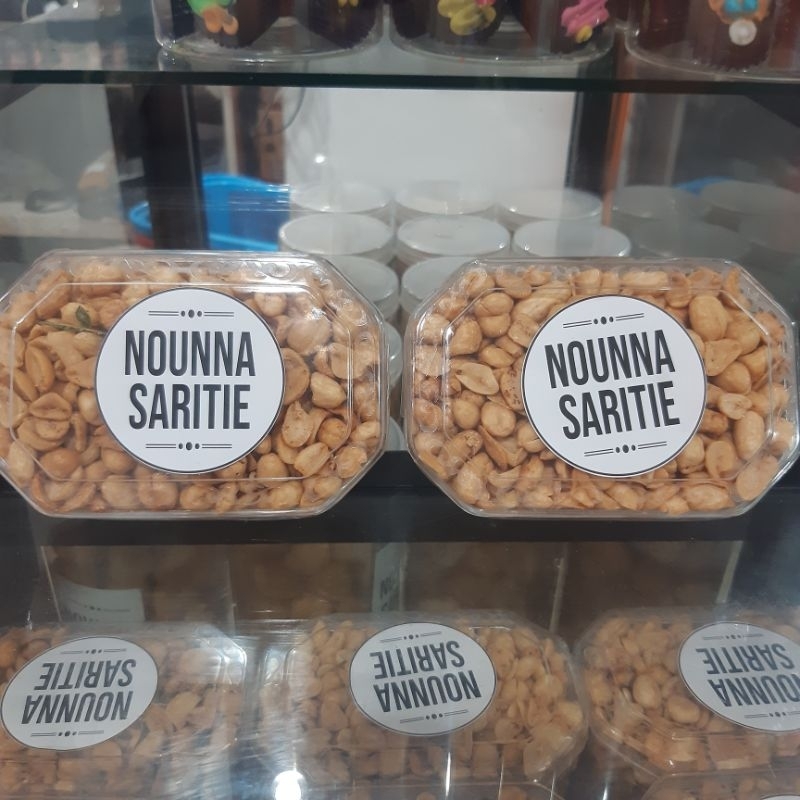 

Kacang Bawang Gurih Daun Jeruk Toples Kotak 240 Gram