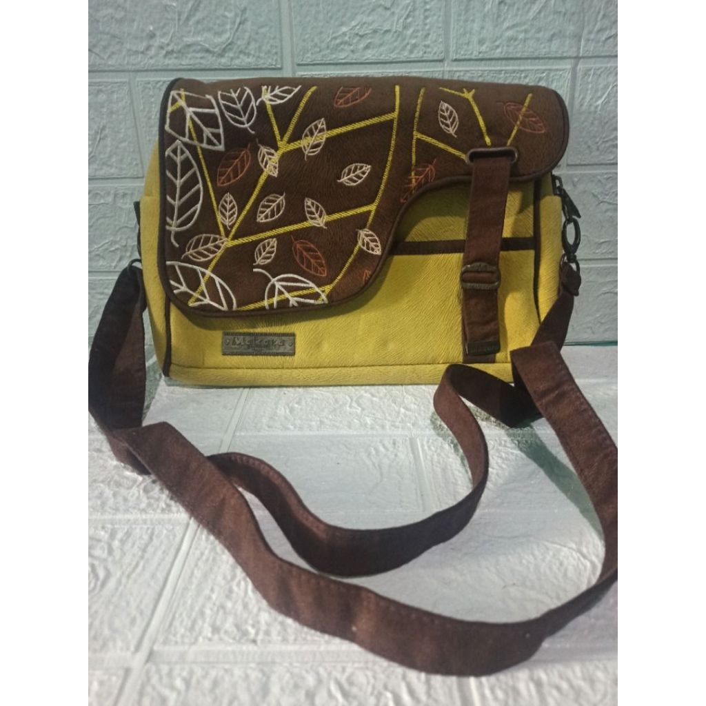 Preloved Tas Sling Makara Bludru