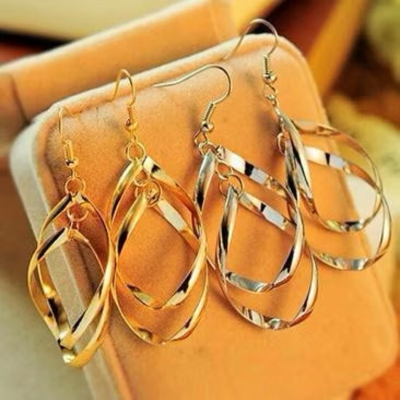 Anting Wanita Gantung Panjang Geometri