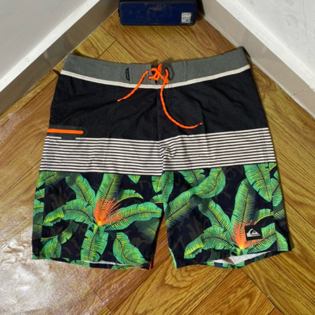 CELANA PENDEK QUIKSILVER SECOND