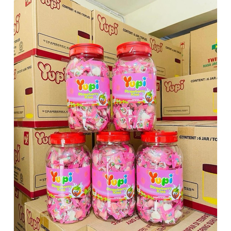 

YUPI KISS TOPLES ISI -+125 PCS | PERMEN YUPI RASA STRAWBERRY 300GR