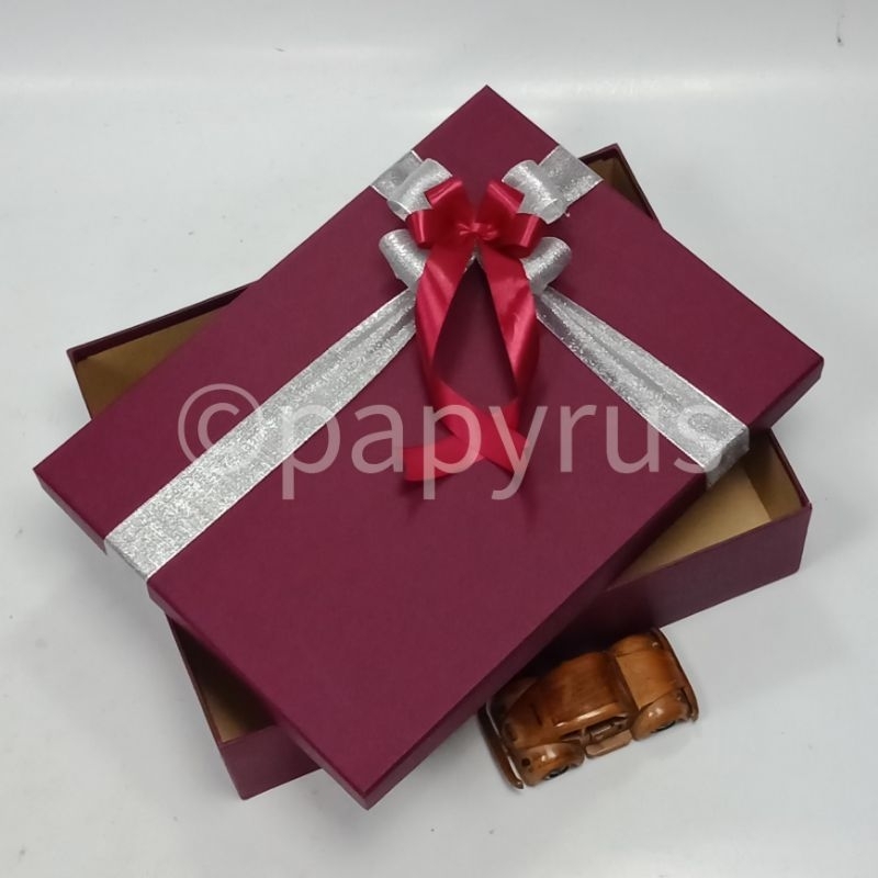 

PAPYRUS 30x40 Tinggi 10cm Kotak Kado Gift Box Hadiah V1