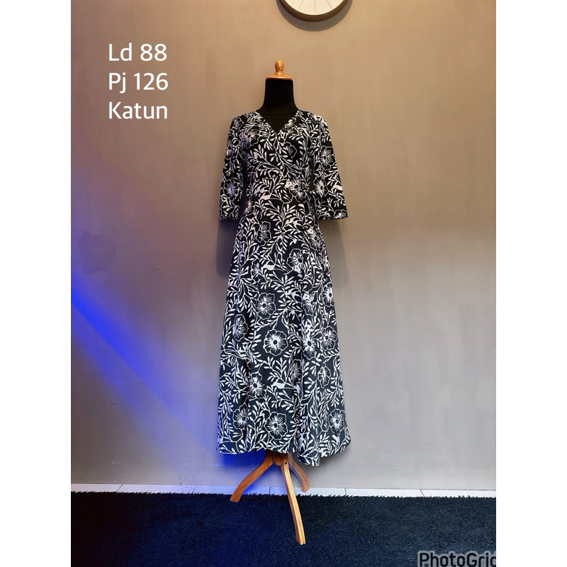 Midi Dress Motif Bunga Hitam