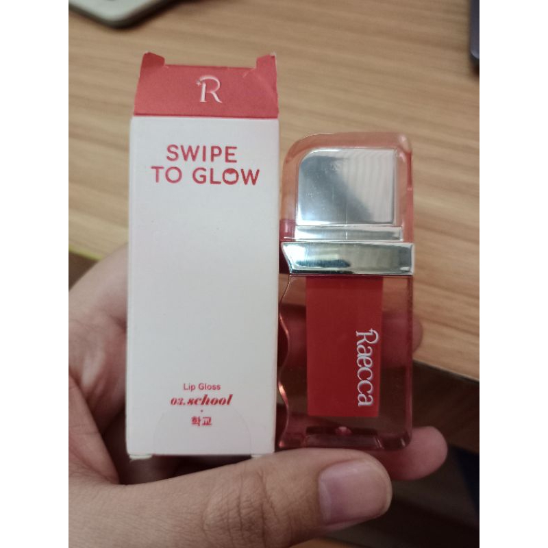 (Preloved) Raecca swipe to glow shade School