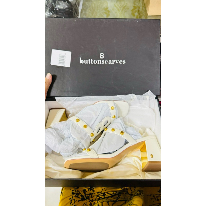 KEFI STUDS HEELS BUTTONSCARVES SALE