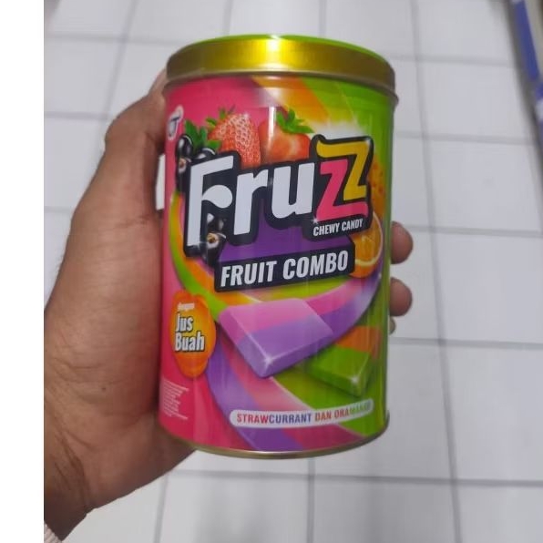 

Fruzz Festive Tin Fruit Combo 110 gr