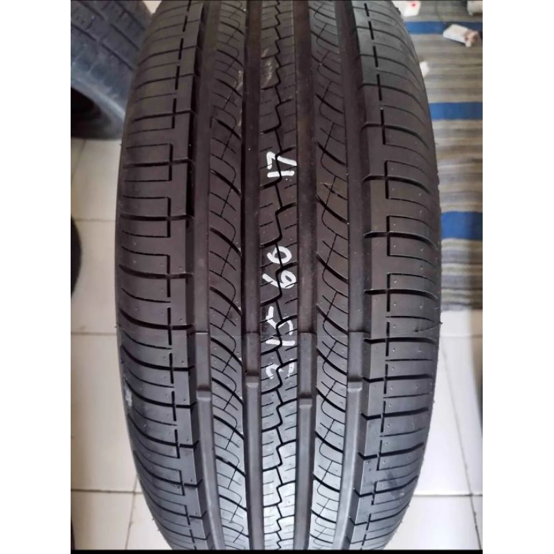 Ban mobil R17 ban mobil ukuran 215/60/17 merk Savero copotan