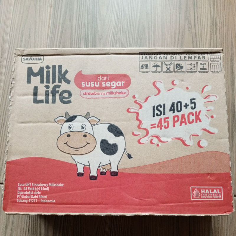 

Susu UHT Milk life rasa strawberry isi 45 115ml