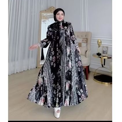 Gamis Plisket Monogram By: Shella Saukia