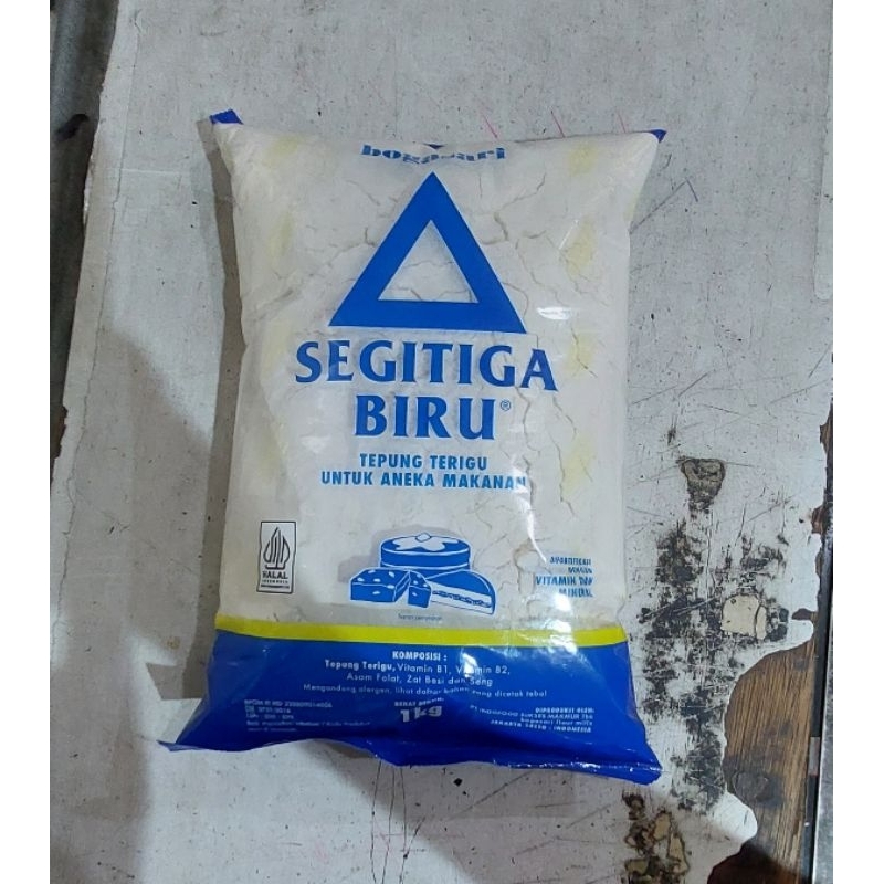 

Segitiga Biru Tepung Terigu 1 KG Pouch