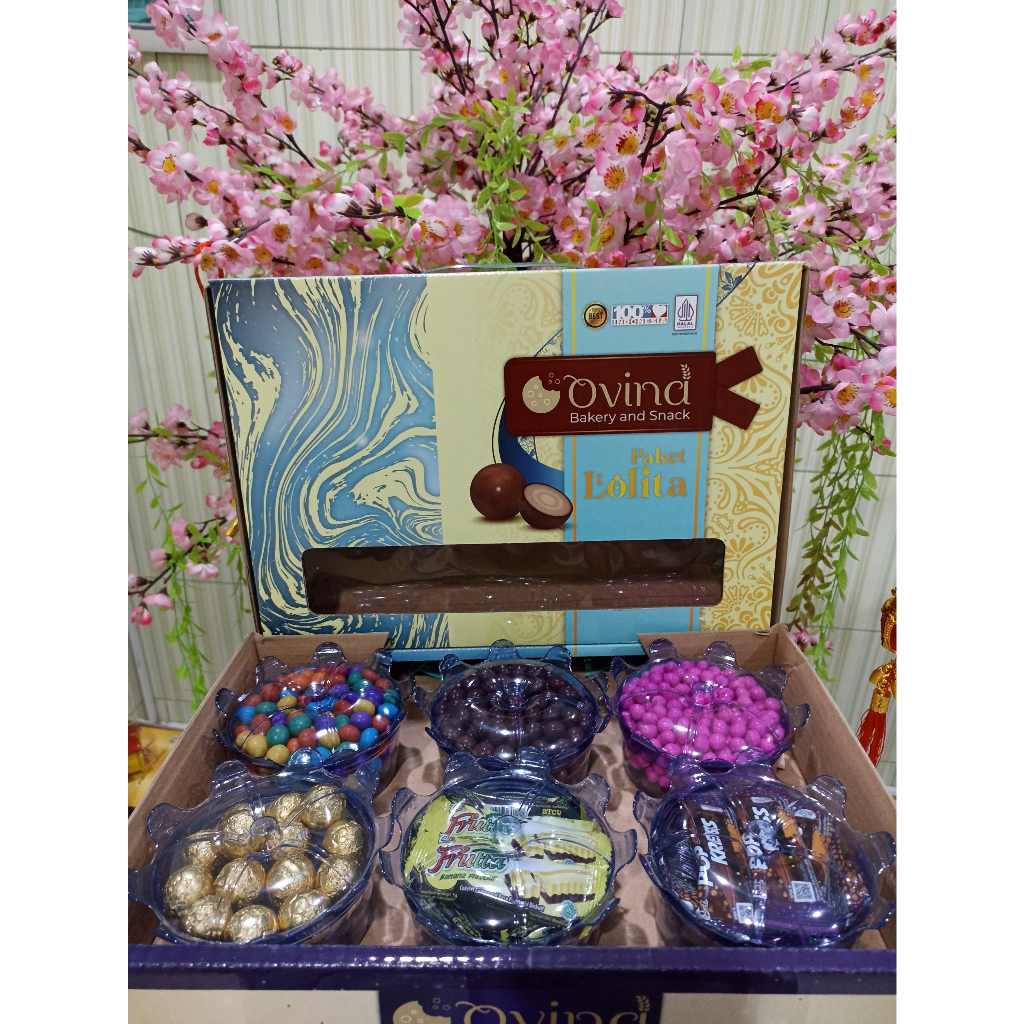 

PAKET KUE LEBARAN/HAMPERS/COKLAT/OVINA PAKET LOLITA