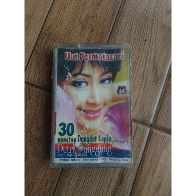 kaset pita UUT PERMATASARI"30 nonstop dangdut koplo"