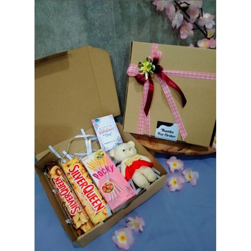 

Coklat Valentine Hampers Lovely | Coklat Hampers | Parcel Valentine | Valentine Gift | Silverqueen | Chunky Bar