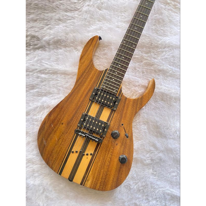 Gitar model Ibanez custom