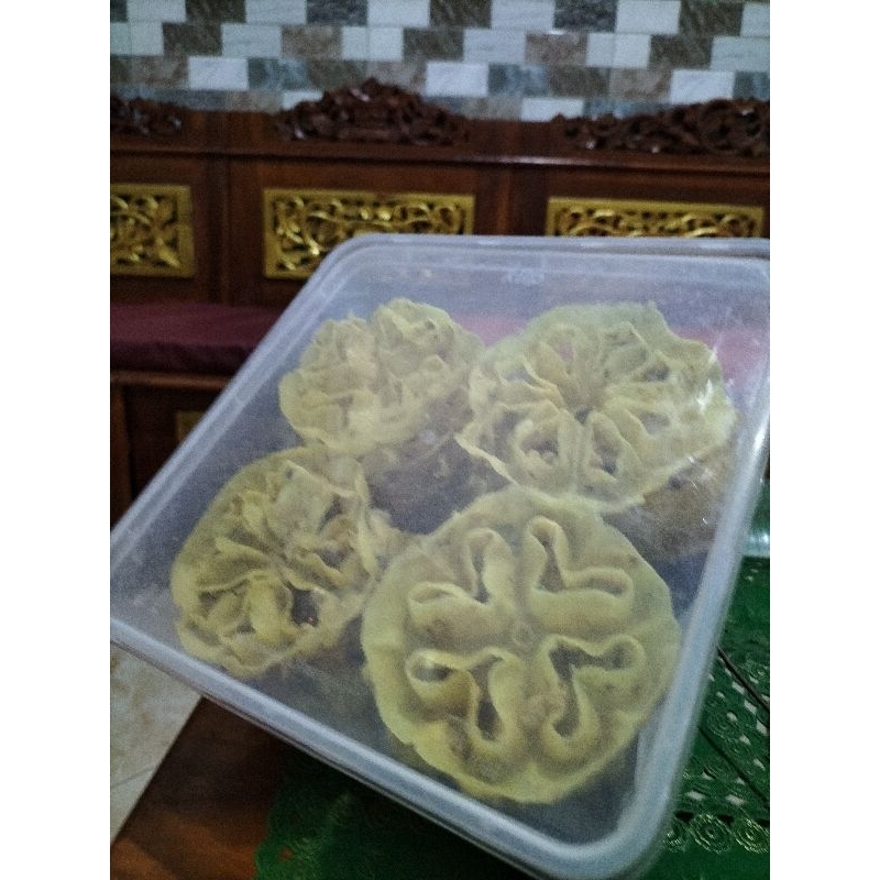 

peyek kacang bentuk bunga matahari