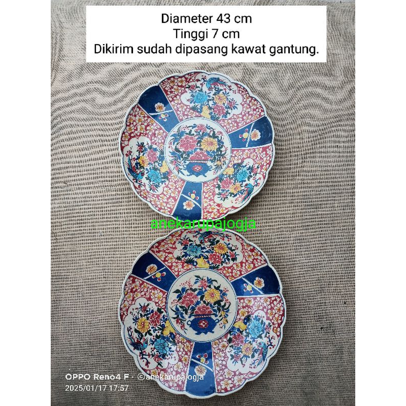 2 buah piring gantung keramik lukis motif imari untuk dekorasi hiasan dinding