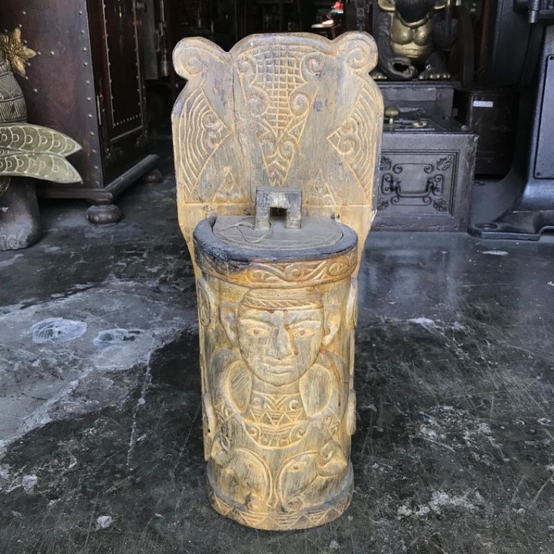 Tempat Beras Dayak Ukir Kayu Coklat Lawas Jadul Antik