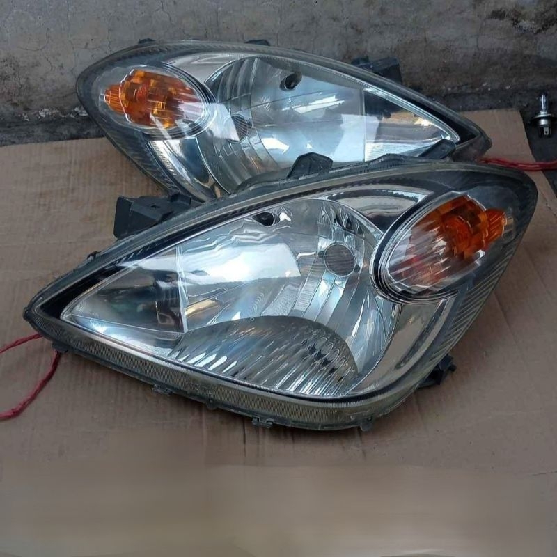 Headlamp Reflektor Lampu Depan Toyota Avanza / Xenia NON VVTI Tahun 2004 - 2006 Kanan Dan Kiri ORIGI