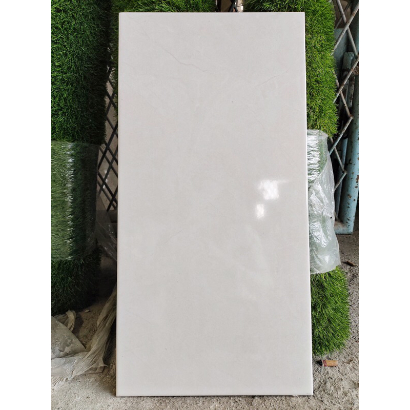 keramik 30x60 putih motif marmer (glossy)/ keramik dinding kamar mandi/ keramik dinding dapur/ keram