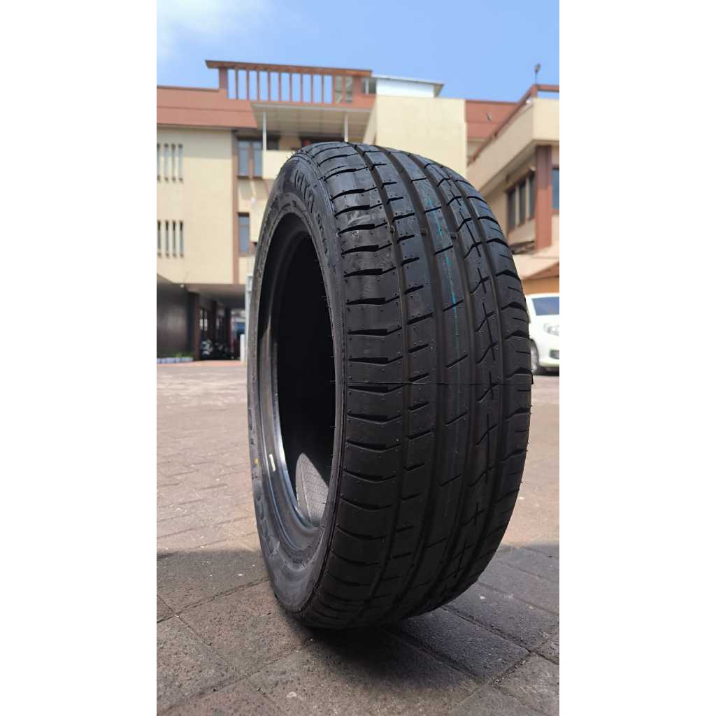 Accelera Iota ST68 215/60 R17