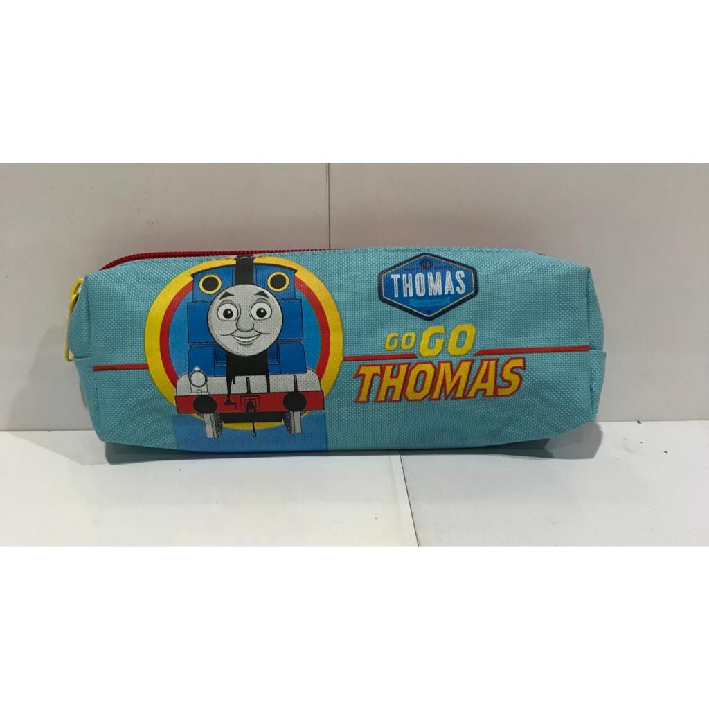 

PENCASE THOMAS AND FRIENDS ORIGINAL BAHAN POLYESTER WARNA BIRU UKURAN 18X3X7cm (PxLxT)