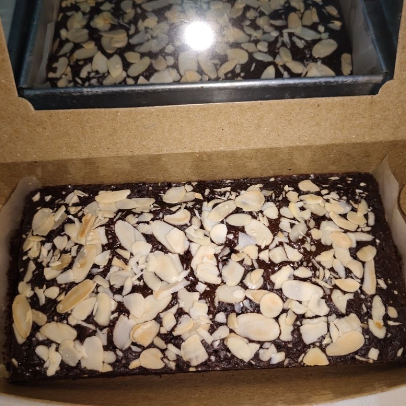 

Fuddy Brownies Panggang Oven Nyoklat Almond Cake