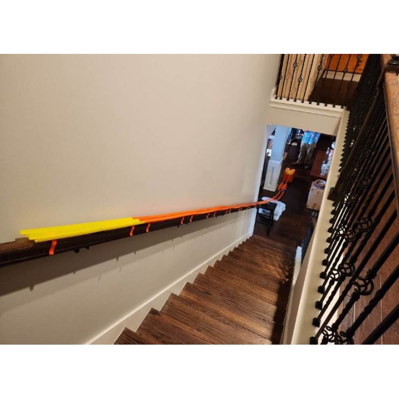 Pengait Lintasan Hot Wheels Ke Tangga