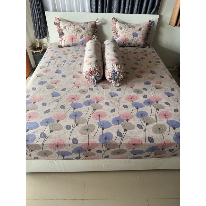 Sprei Bunga dan Lantai Motif Daun