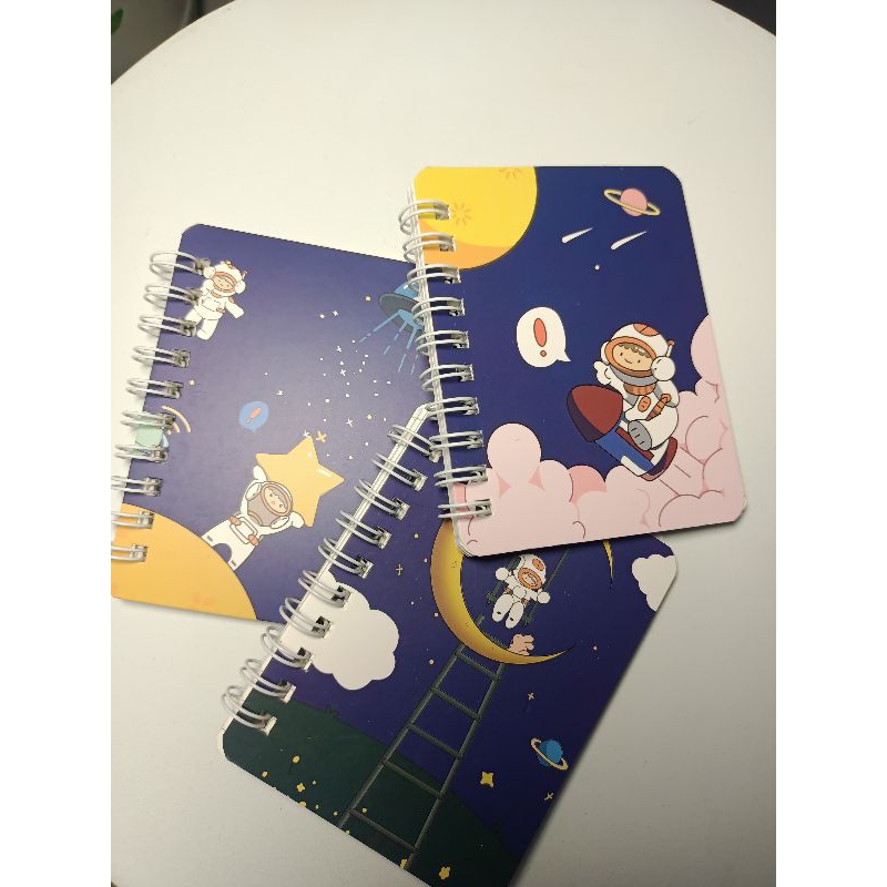 

Notebook Astronot Luar Angkasa